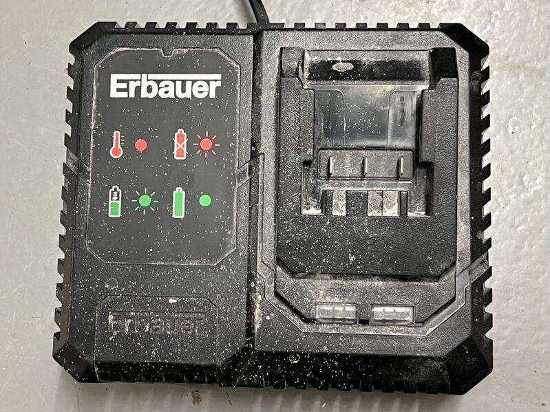File:Erbauer EFC18-Li 18V Li-Ion EXT Fast Charger 0033.jpg