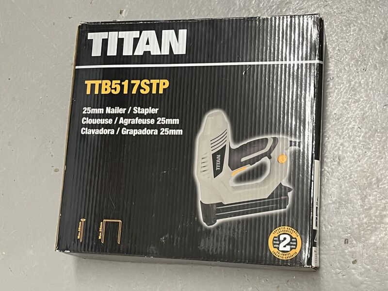 File:Titan 25mm Corded Nailer-Stapler TTB517STP Box.jpg