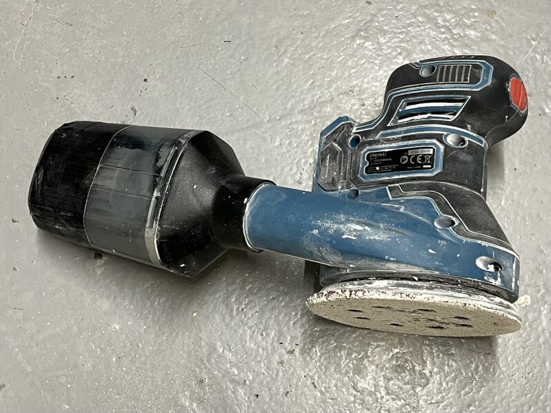 File:Erbauer Cordless Orbital Sander ERO18-Li.jpg
