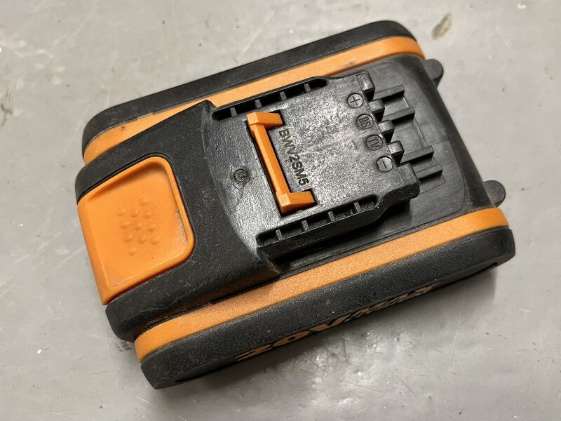 File:WORX WA3550.1 20V 1.5Ah Li-ion Battery 0059.jpg