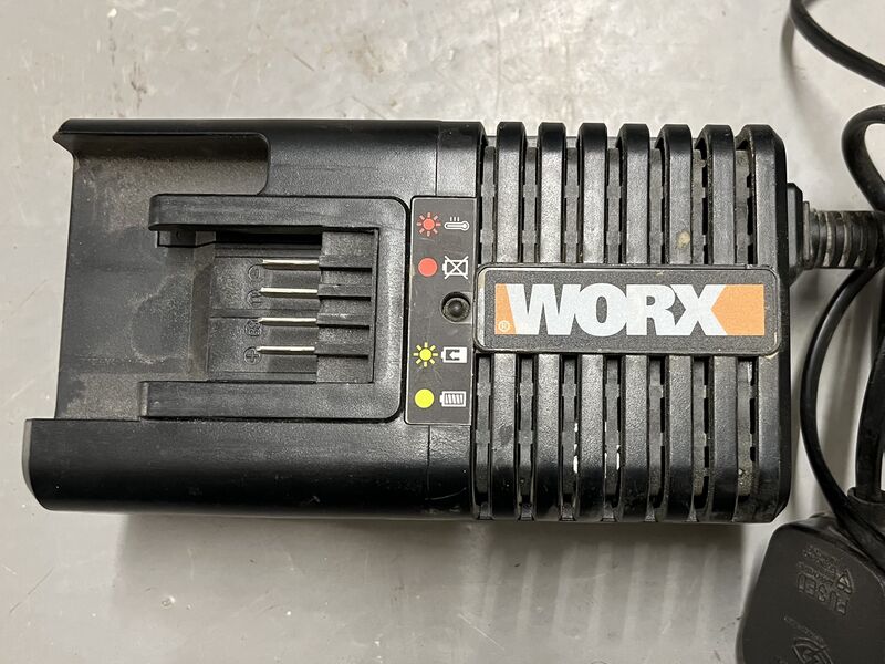 File:WORX WA3860 20V Battery Charger 0055.jpg
